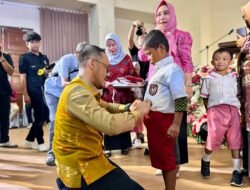 Program Seragam Gratis Erwin-Sahid Diluncurkan : Anak Parigi Moutong Satu Seragam Sejuta Mimpi