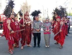 Wabup Abdul Sahid Bangga atas Kreativitas Kabupaten Parigi Moutong di Tomohon Flower Carnival