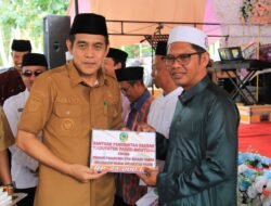 Bupati Erwin Burase Serahkan Bantuan Hibah Keagamaan kepada Pondok Pesantren di Parigi Moutong