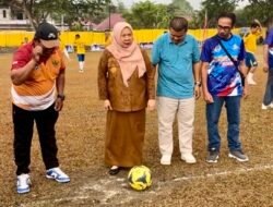 Tendangan Perdana Wakil Gubernur Sulteng Tandai Pembukaan BERANI Cup 2026 di Parigi