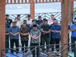 Gubernur Sulteng Laksanakan Salat Magrib Perdana di Lokasi Pembangunan Masjid Bukit Salena