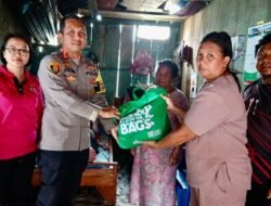 Kapolsek Lore Utara Turun Langsung Layani Warga Sakit, Beri Pengobatan Gratis dan Sembako