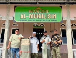 Doa Sang Imam Terjawab, Karpet Sholat Nyaman Hadir Lewat Kolaborasi Senator dan Komunitas Jumat Bersedekah