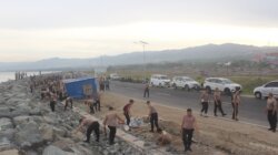 Tindak Lanjut Arahan Presiden, Polda Sulteng Gelar Aksi Bersih Lingkungan di Kawasan Penggaraman Talise