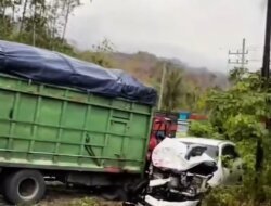 Fortuner Tabrak Truk di Tikungan Trans Sulawesi Avulua, Tiga Mahasiswa Dilarikan ke RSUD