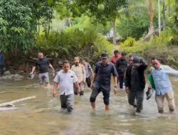 Lewati Sungai ke Pedalaman, Bupati Erwin Pastikan Perbaikan Sekolah Terpencil Segera Dilakukan