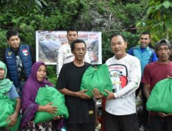 Sambut Hari Bhayangkara ke-80, Polda Sulteng Salurkan 75 Paket Sembako untuk Warga Paneki