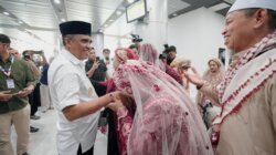 Gubernur Anwar Hafid Sambut Kepulangan Jamaah Haji Sulteng, Haru Keluarga Pecah di Bandara Mutiara SIS Al-Jufri
