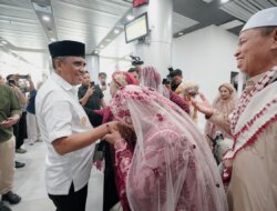 Gubernur Anwar Hafid Sambut Kepulangan Jamaah Haji Sulteng, Haru Keluarga Pecah di Bandara Mutiara SIS Al-Jufri