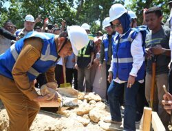 Gubernur Anwar Hafid Letakkan Batu Pertama Kampung Nelayan Merah Putih di Buol