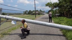 11 Tiang Listrik Roboh di Kasimbar, Jalan Utama Tertutup akibat Luapan Air Irigasi