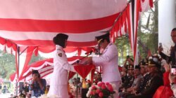 Upacara Penurunan Bendera di Parigi Moutong Diwarnai Penghargaan Ayah dan Bunda GenRe Terbaik