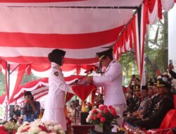 Upacara Penurunan Bendera di Parigi Moutong Diwarnai Penghargaan Ayah dan Bunda GenRe Terbaik