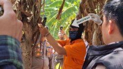 Pra Rekonstruksi Pembunuhan Satu Keluarga di Duyu, Polisi Peragakan Rangkaian Aksi Tersangka