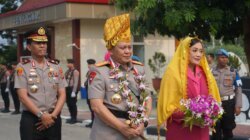 Irjen Rizal Irawan Tiba di Polda Sulteng, Penyambutan Diwarnai Tradisi Adat Kaili