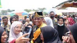 Kepedulian Lebih Utama dari Sambutan, Gubernur Tunda Pidato di Buol Serta Salurkan Ribuan Paket Sembako
