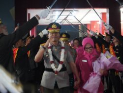 Polda Sulteng Lepas Brigjen Pol. Helmi Kwarta Kusuma Putra Rauf melalui Tradisi Pedang Pora